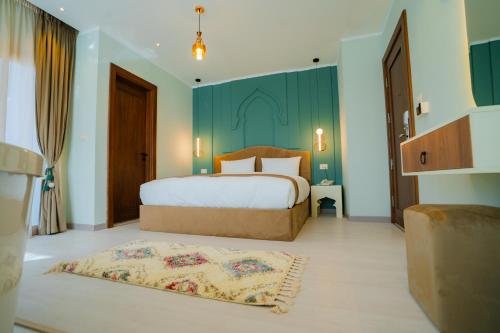 aura pyramids boutique hotel