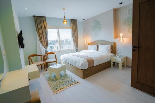 aura pyramids boutique hotel