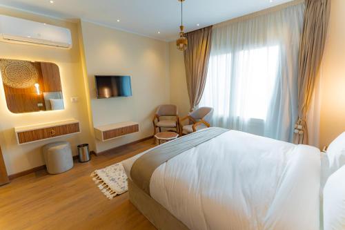 aura pyramids boutique hotel