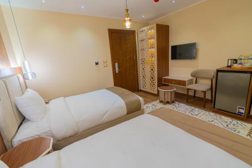 aura pyramids boutique hotel