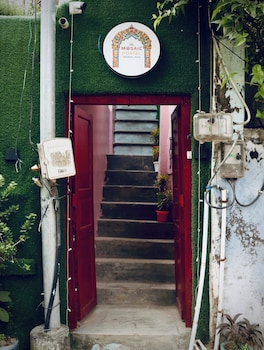 mosaic hostel varanasi