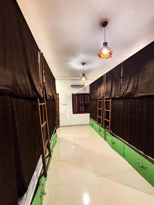 mosaic hostel varanasi
