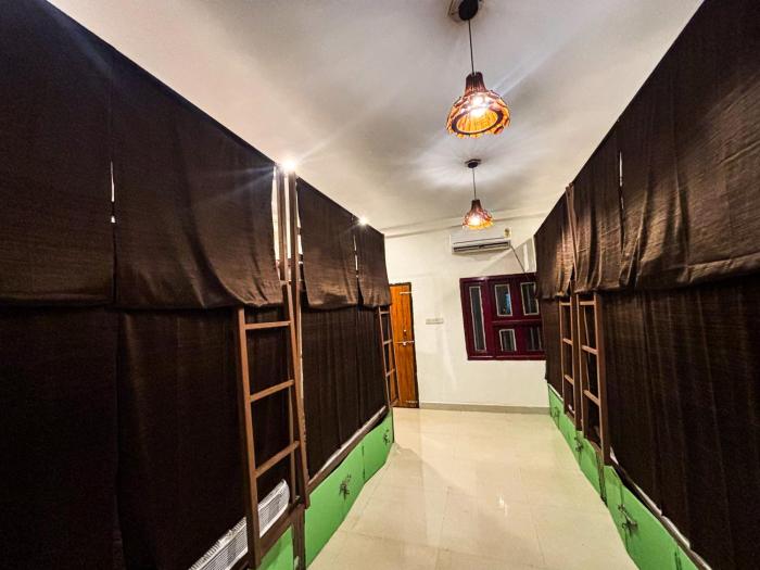 mosaic hostel varanasi