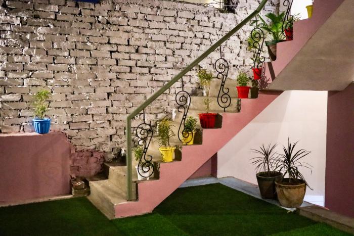mosaic hostel varanasi
