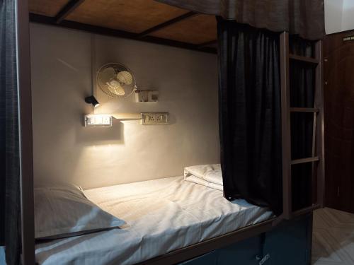 mosaic hostel varanasi