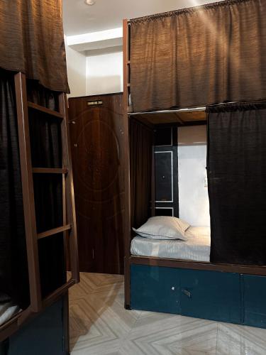mosaic hostel varanasi
