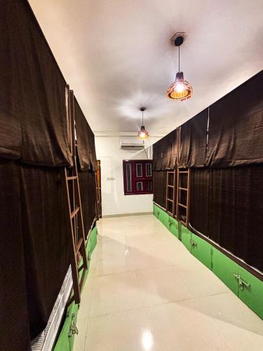 mosaic hostel varanasi