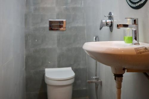 mosaic hostel varanasi
