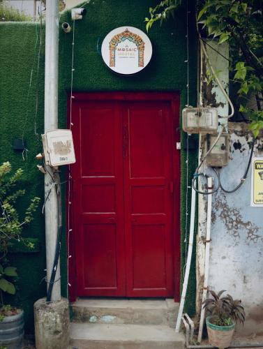 mosaic hostel varanasi