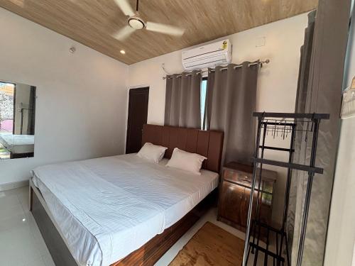 mosaic hostel varanasi