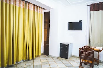 roomshala hotel iconic near karol bagh