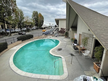 Akua Inn & Suites - Anaheim - Fullerton,,2 star