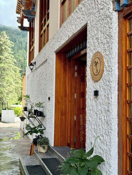 overland hotel