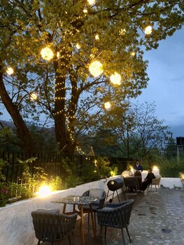 overland hotel