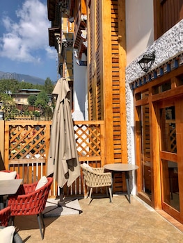 overland hotel