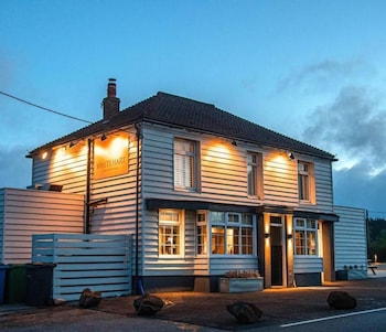 white hart netherfield