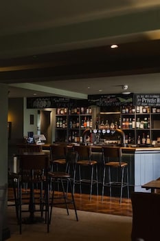 white hart netherfield