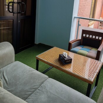 spiffy apartment