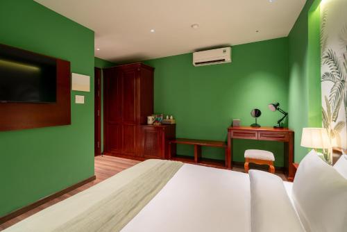 amana hotel airport