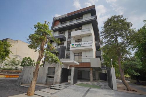treebo premium indus crown