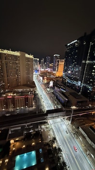deluxe balcony strip view suite