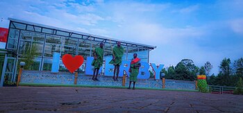 derby place lounge karatina