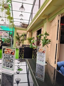derby place lounge karatina