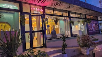 derby place lounge karatina