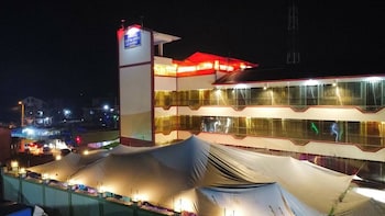 derby place lounge karatina
