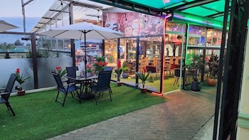 derby place lounge karatina