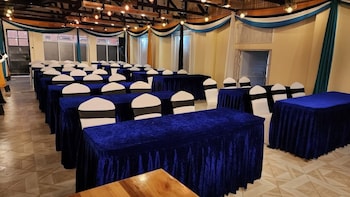 derby place lounge karatina