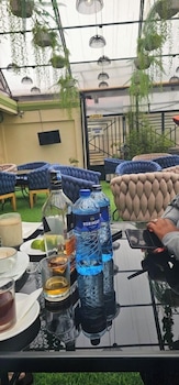 derby place lounge karatina