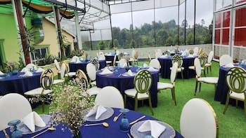 derby place lounge karatina