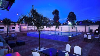 derby place lounge karatina
