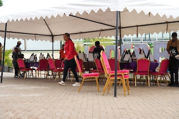 derby place lounge karatina