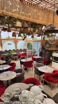 derby place lounge karatina