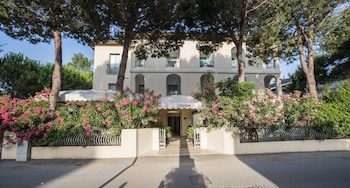 Hotel Dover Rooms & Coffee - Adults Friendly,,3 star