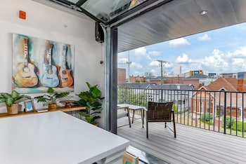 nashville oasis at the muse modern 2br with balcony and rooftop views