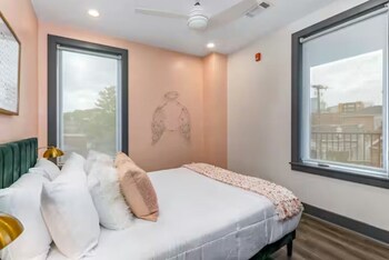 nashville oasis at the muse modern 2br with balcony and rooftop views