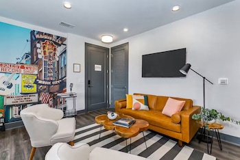 nashville oasis at the muse modern 2br with balcony and rooftop views