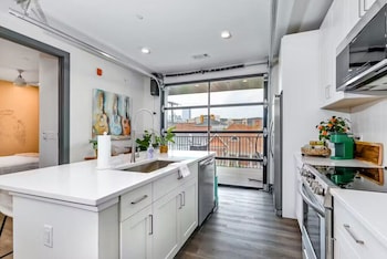 nashville oasis at the muse modern 2br with balcony and rooftop views