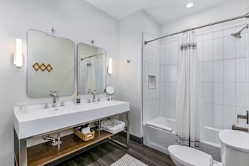 nashville oasis at the muse modern 2br with balcony and rooftop views