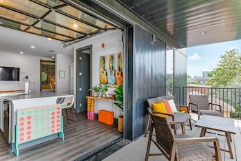 nashville oasis at the muse modern 2br with balcony and rooftop views