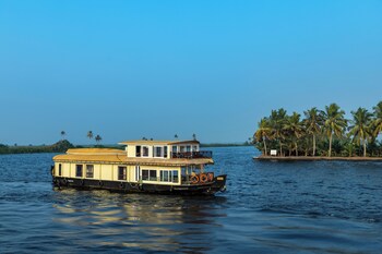 riverine kadavil houseboat