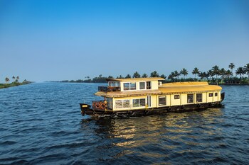 riverine kadavil houseboat