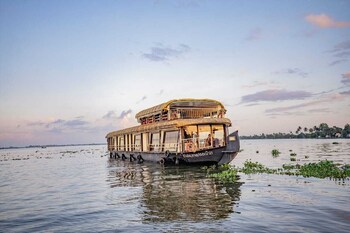 riverine kadavil houseboat