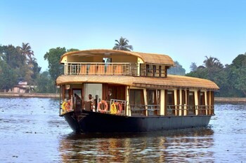 riverine kadavil houseboat