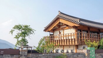 hanok pension wanggyeong