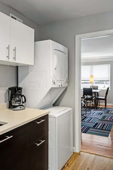 Brookwood Courtyard By Bca Furnished Apartments Bcc1b 10 J,,3 star