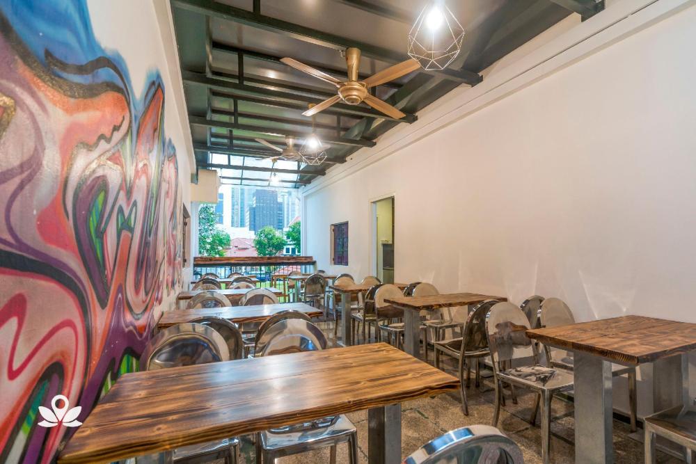 beat arts hostel chinatown